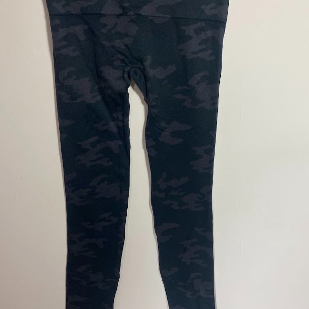 Spanx Lamn Leggings in Black Camo - Picture 3 of 4